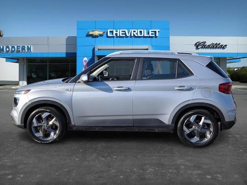 2022 Hyundai VENUE SEL