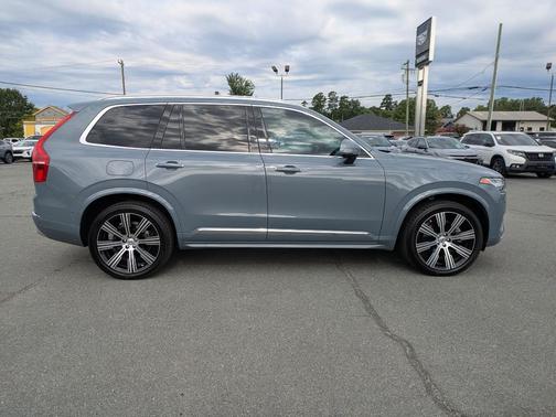 2022 Volvo XC90 T6 Inscription 7 Passenger