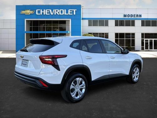 2025 Chevrolet Trax LS