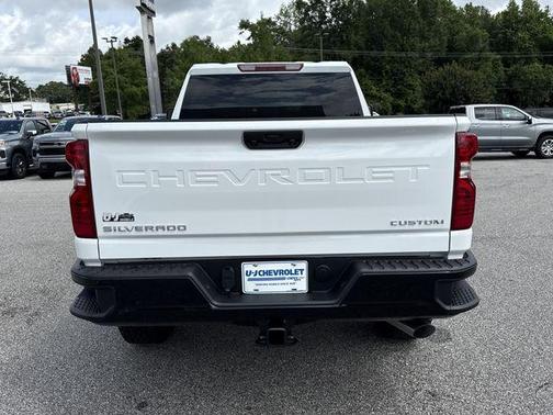 Summit White 2026 Chevrolet Silverado 2500 Custom