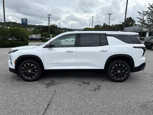 Summit White 2026 Chevrolet Traverse LT
