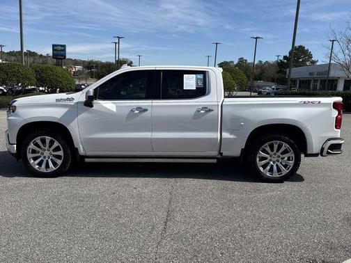 Iridescent Pearl Tricoat 2021 Chevrolet Silverado 1500 High Country
