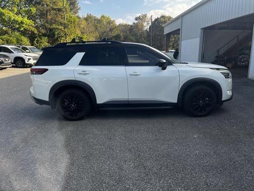 2022 Nissan Pathfinder SL 4WD