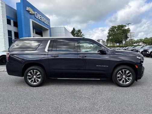 Dark Ash Metallic 2023 Chevrolet Suburban LT