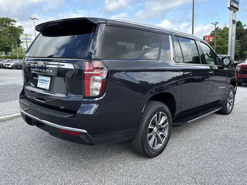 Dark Ash Metallic 2023 Chevrolet Suburban LT