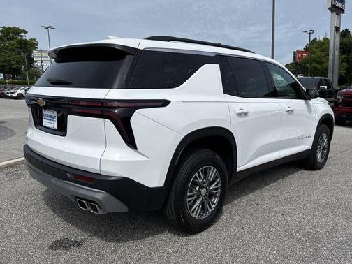 Summit White 2025 Chevrolet Traverse LT