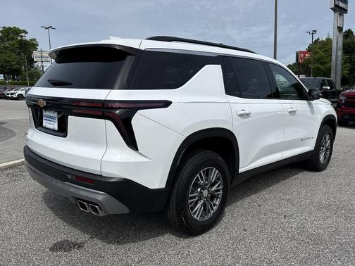 Summit White 2025 Chevrolet Traverse LT