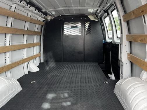 2023 GMC Savana 2500 Work Van