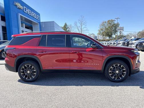 Radiant Red Tintcoat 2026 Chevrolet Traverse LT