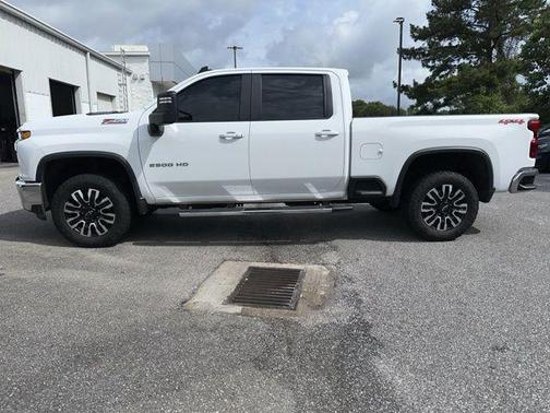 Summit White 2022 Chevrolet Silverado 2500 LT