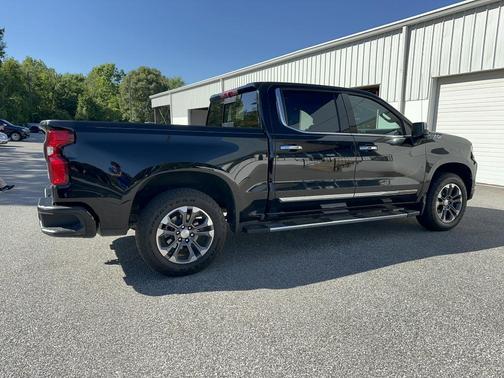 Black 2022 Chevrolet Silverado 1500 High Country