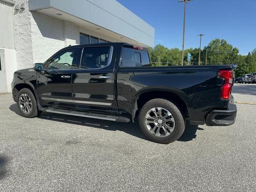 Black 2022 Chevrolet Silverado 1500 High Country
