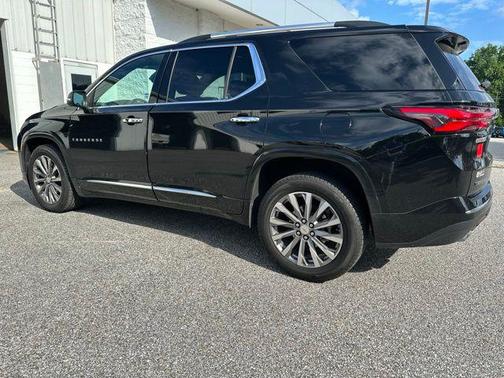 Mosaic Black Metallic 2023 Chevrolet Traverse Premier