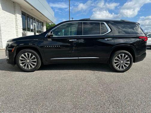 Mosaic Black Metallic 2023 Chevrolet Traverse Premier