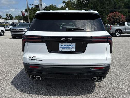 Summit White 2026 Chevrolet Traverse LT