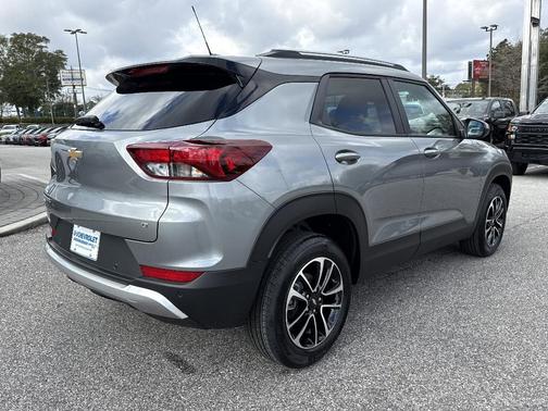 Sterling Gray Metallic 2026 Chevrolet Trailblazer LT