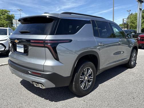 Sterling Gray Metallic 2026 Chevrolet Traverse LT