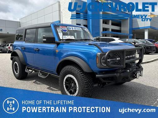 VELOCITY BLUE METALLIC 2024 Ford Bronco Badlands