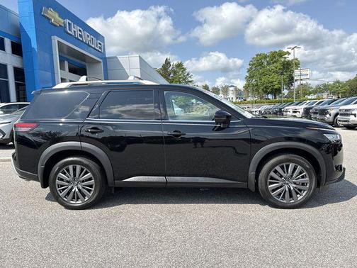 Super Black 2024 Nissan Pathfinder SL FWD
