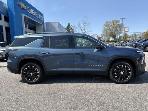 Lakeshore Blue Metallic 2026 Chevrolet Traverse LT