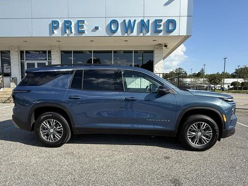 2025 Chevrolet Traverse LT