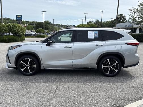 Celestial Silver Metallic 2021 Toyota Highlander XSE