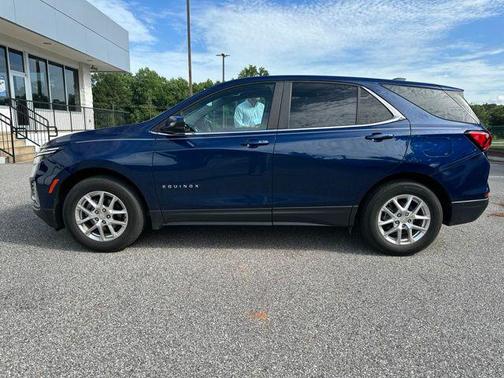Blue Glow Metallic 2022 Chevrolet Equinox 1LT