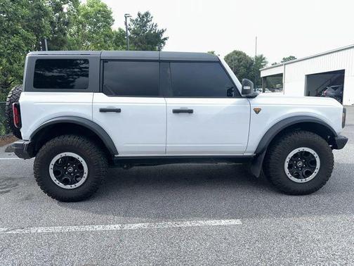 OXFORD WHITE 2023 Ford Bronco Badlands