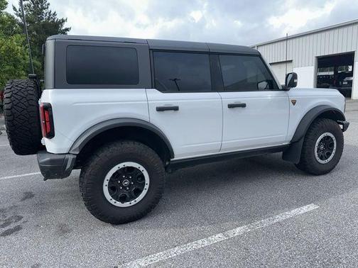 OXFORD WHITE 2023 Ford Bronco Badlands