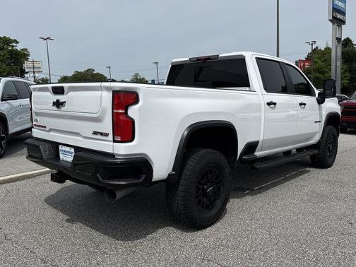 Summit White 2024 Chevrolet Silverado 2500 4WD Crew Cab Standard Bed ZR2