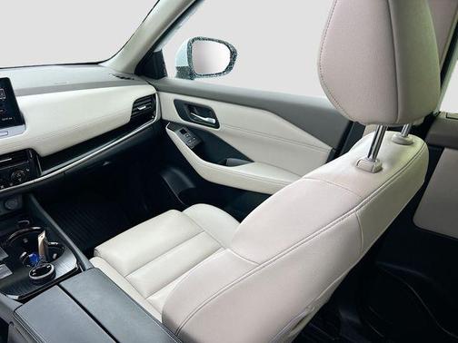 Everest White Pearl 2024 Nissan Rogue SL