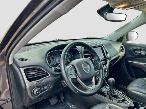 Granite Crystal Metallic Clearcoat 2019 Jeep Cherokee Limited