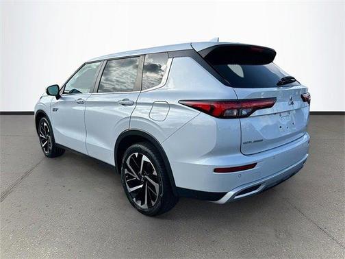2023 Mitsubishi Outlander PHEV SE