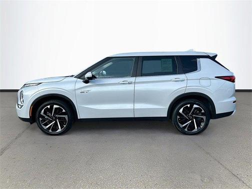 2023 Mitsubishi Outlander PHEV SE