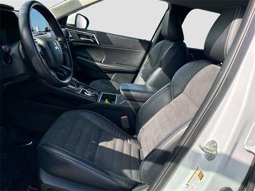 2023 Mitsubishi Outlander PHEV SE