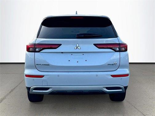 2023 Mitsubishi Outlander PHEV SE