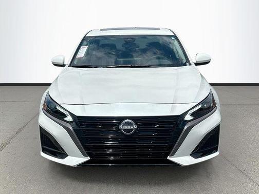 Pearl White Tricoat 2026 Nissan Altima 2.5 SV