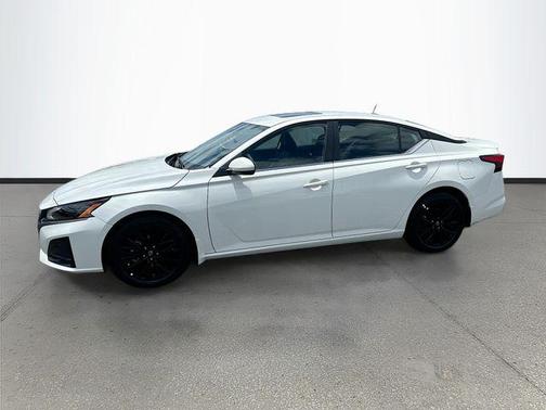 Pearl White Tricoat 2026 Nissan Altima 2.5 SV