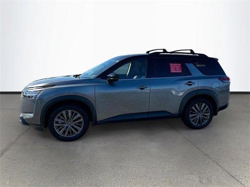 2022 Nissan Pathfinder SL