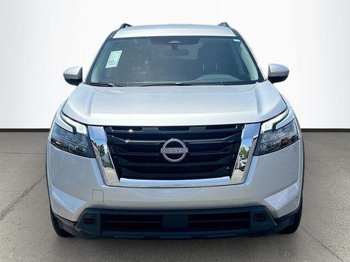 Brilliant Silver Metallic 2025 Nissan Pathfinder SV 4WD