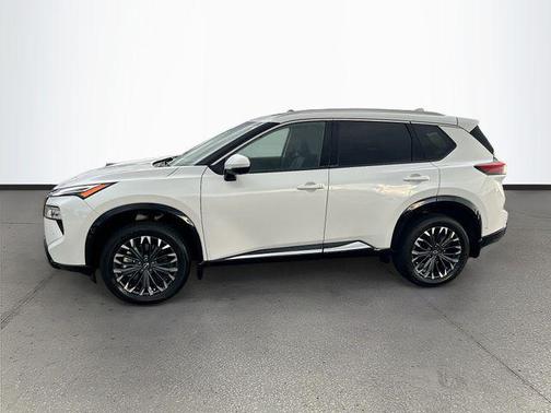 Everest White Pearl Tricoat 2026 Nissan Rogue Platinum