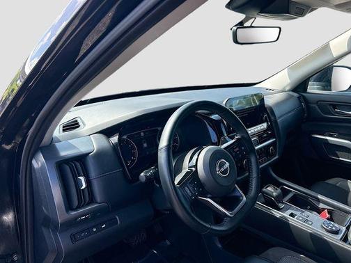 Super Black 2025 Nissan Pathfinder SL 4WD