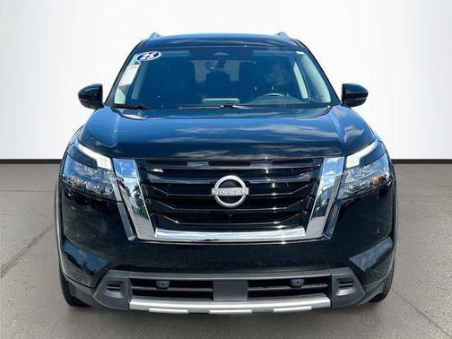 Super Black 2025 Nissan Pathfinder SL 4WD