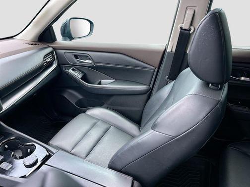 Super Black 2023 Nissan Rogue SV