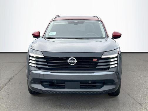 Gun Metallic/Scarlet Ember Tintcoat 2026 Nissan Kicks SR
