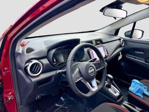 Scarlet Ember Tintcoat 2025 Nissan Versa 1.6 S
