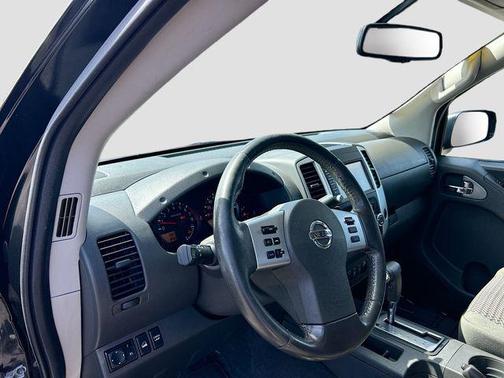 Magnetic Black Pearl 2019 Nissan Frontier SV