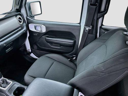 Bright White Clearcoat 2021 Jeep Wrangler Willys