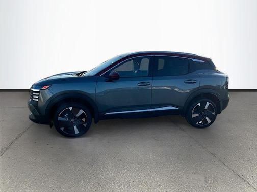 Gun Metallic/Scarlet Ember Tintcoat 2026 Nissan Kicks SR