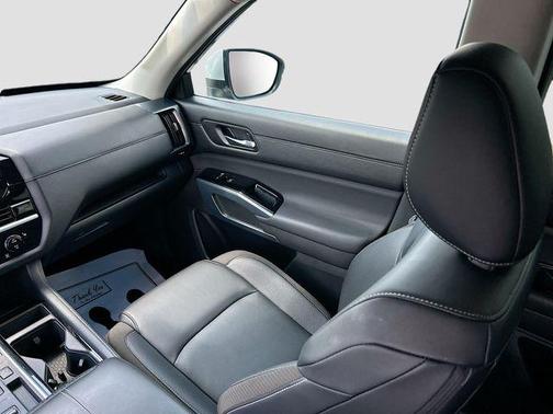 Brilliant Silver Metallic 2025 Nissan Pathfinder SL FWD